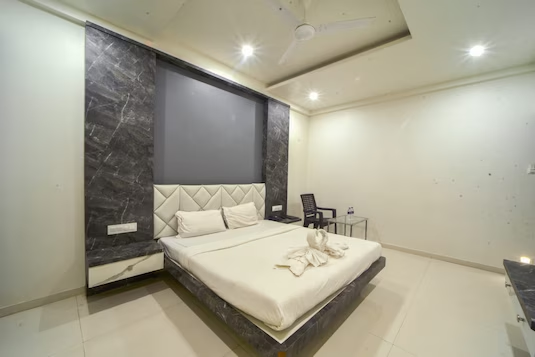 Hotel Skyland   Near Airport Hotel NH4hwy  | Executive  AC Room 